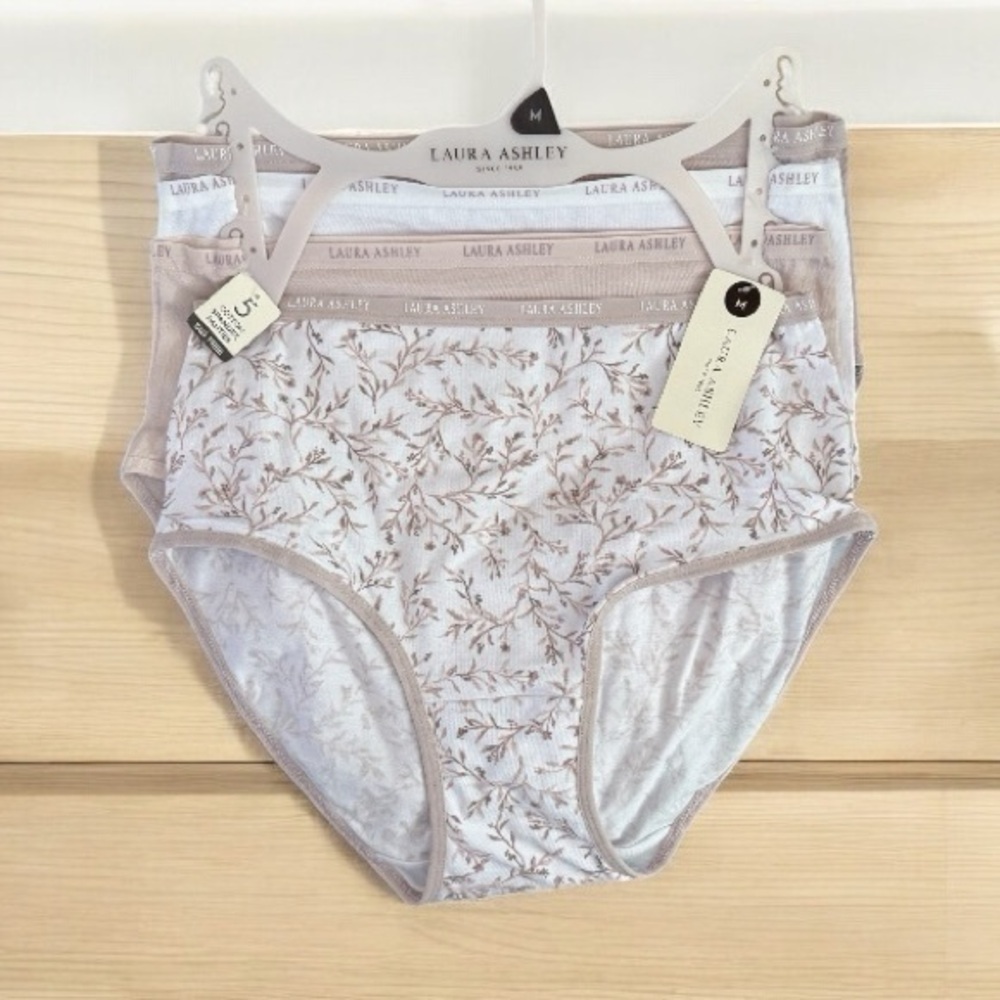 🫶🏻 4 Pair Laura Ashley Briefs